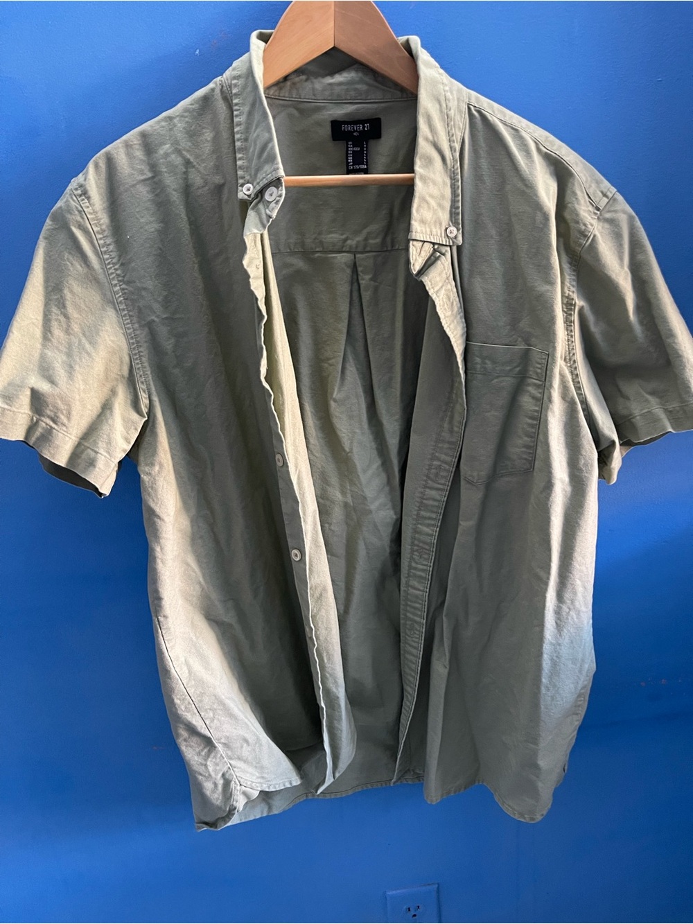 Forever 21 Men's Olive Short-Sleeve Button-Down Shirt size L